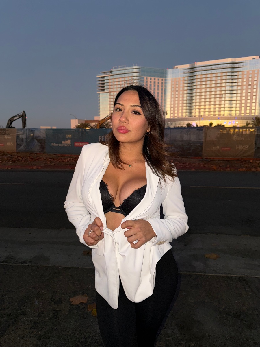 Take a pause and enjoy Ali Cruz — streaming from Heuzhou