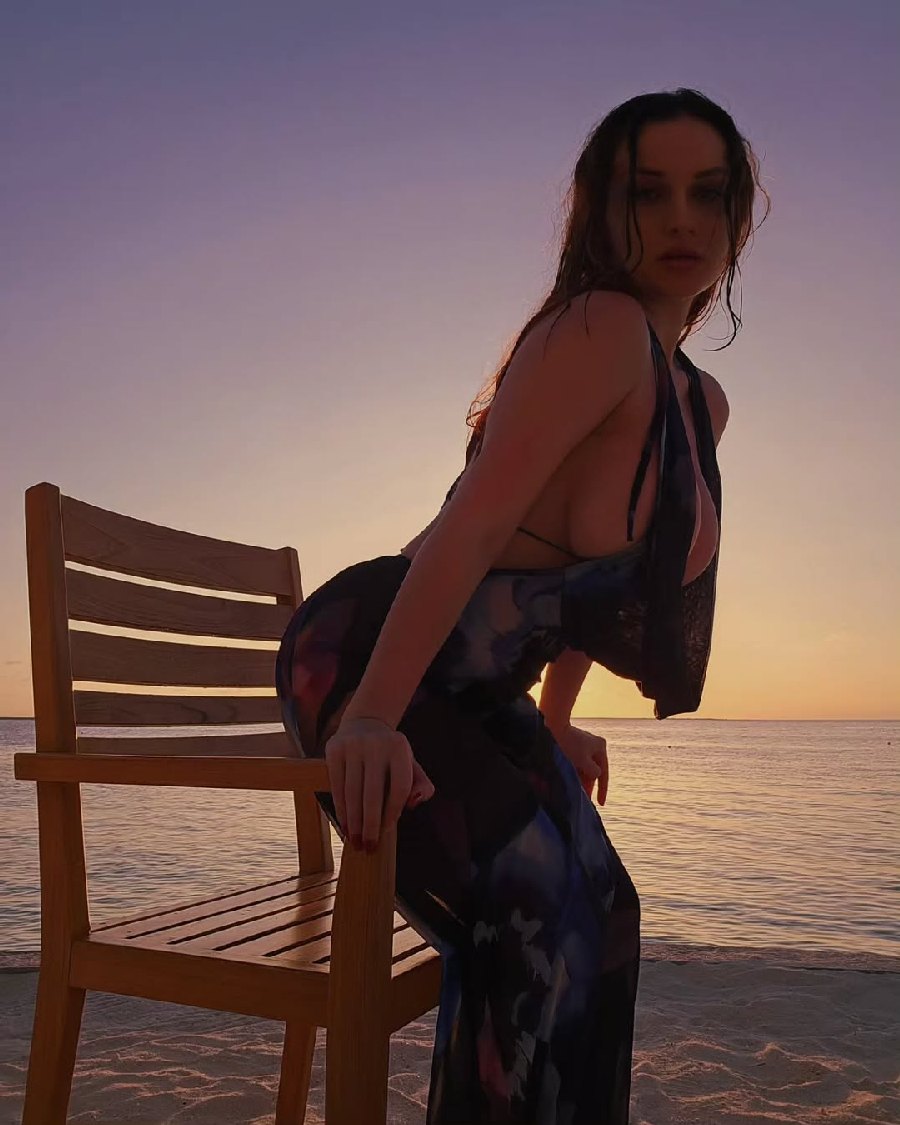 Sexy girl Miranda Faith nude in Heuzhou