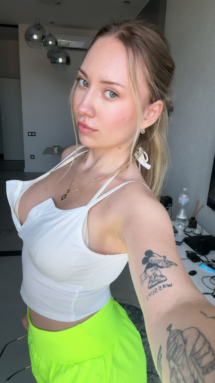 KateV in her underwear in Heuzhou