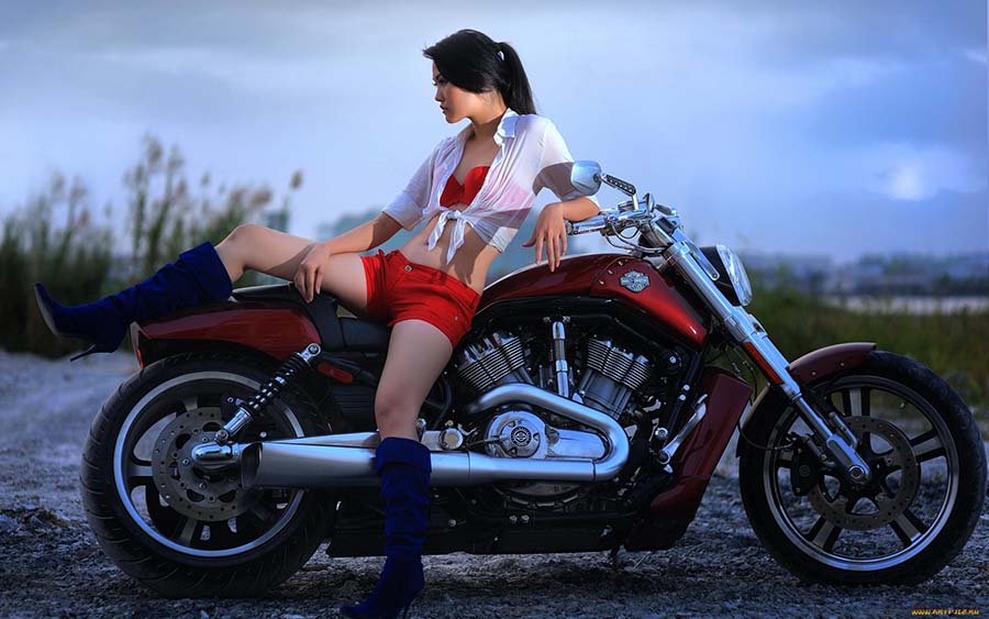 Beautiful girls and motorcycles in Heuzhou