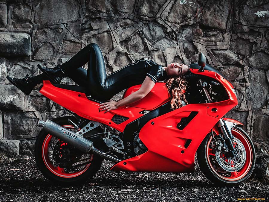 Beautiful girl Beautiful girls and motorcycles in Heuzhou