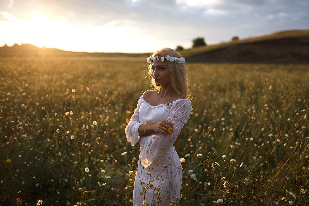 Girls in Slavic costumes in Heuzhou