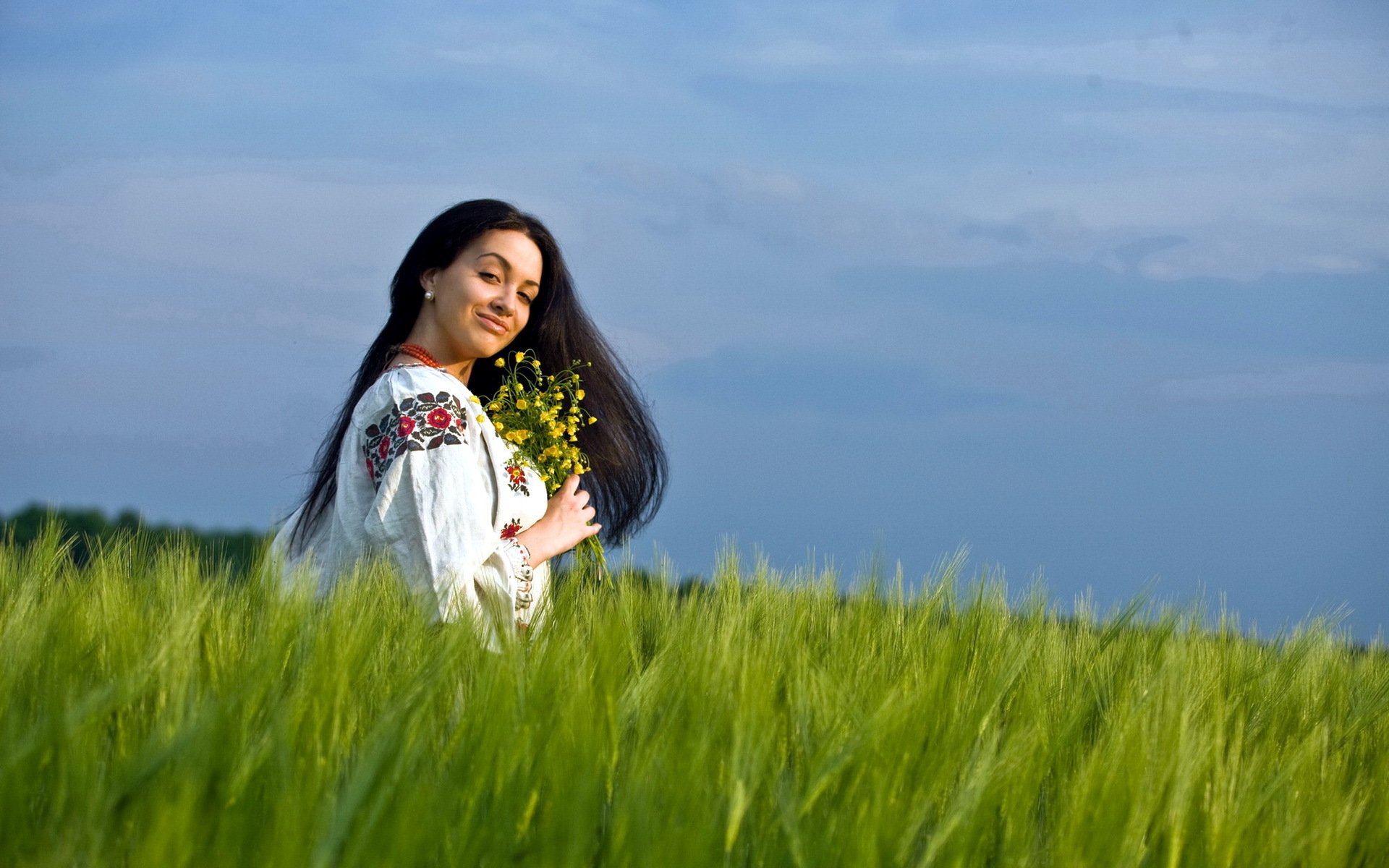 Girls in Slavic costumes in Heuzhou