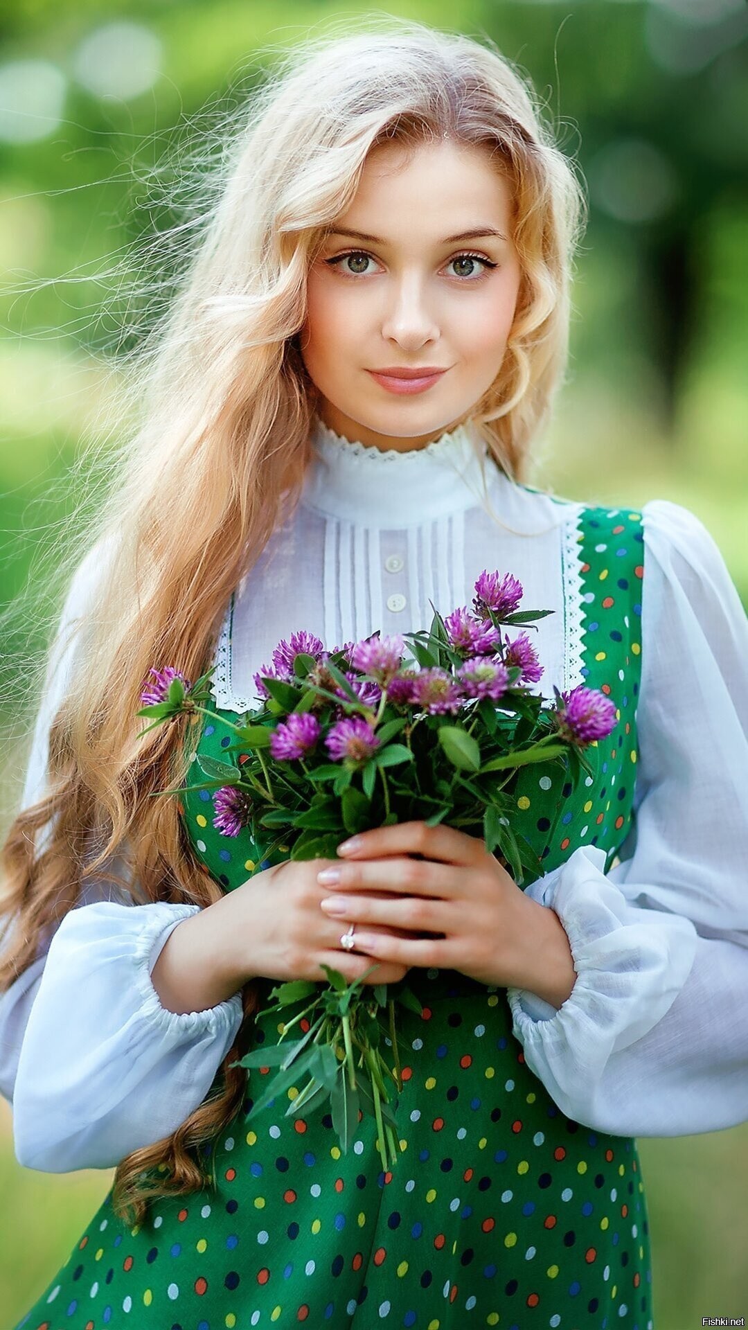 Girls in Slavic costumes in Heuzhou