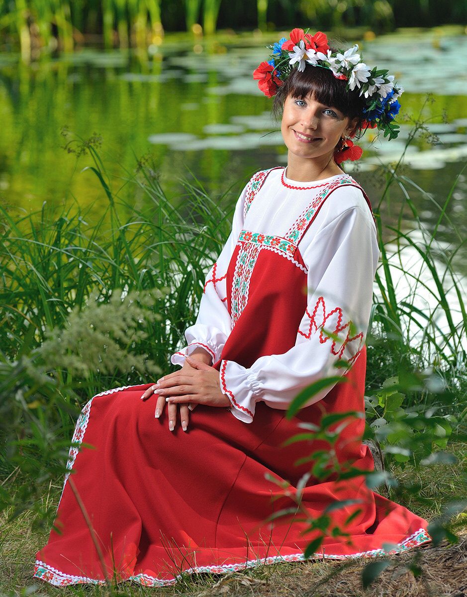 Beautiful girl Girls in Slavic costumes in Heuzhou