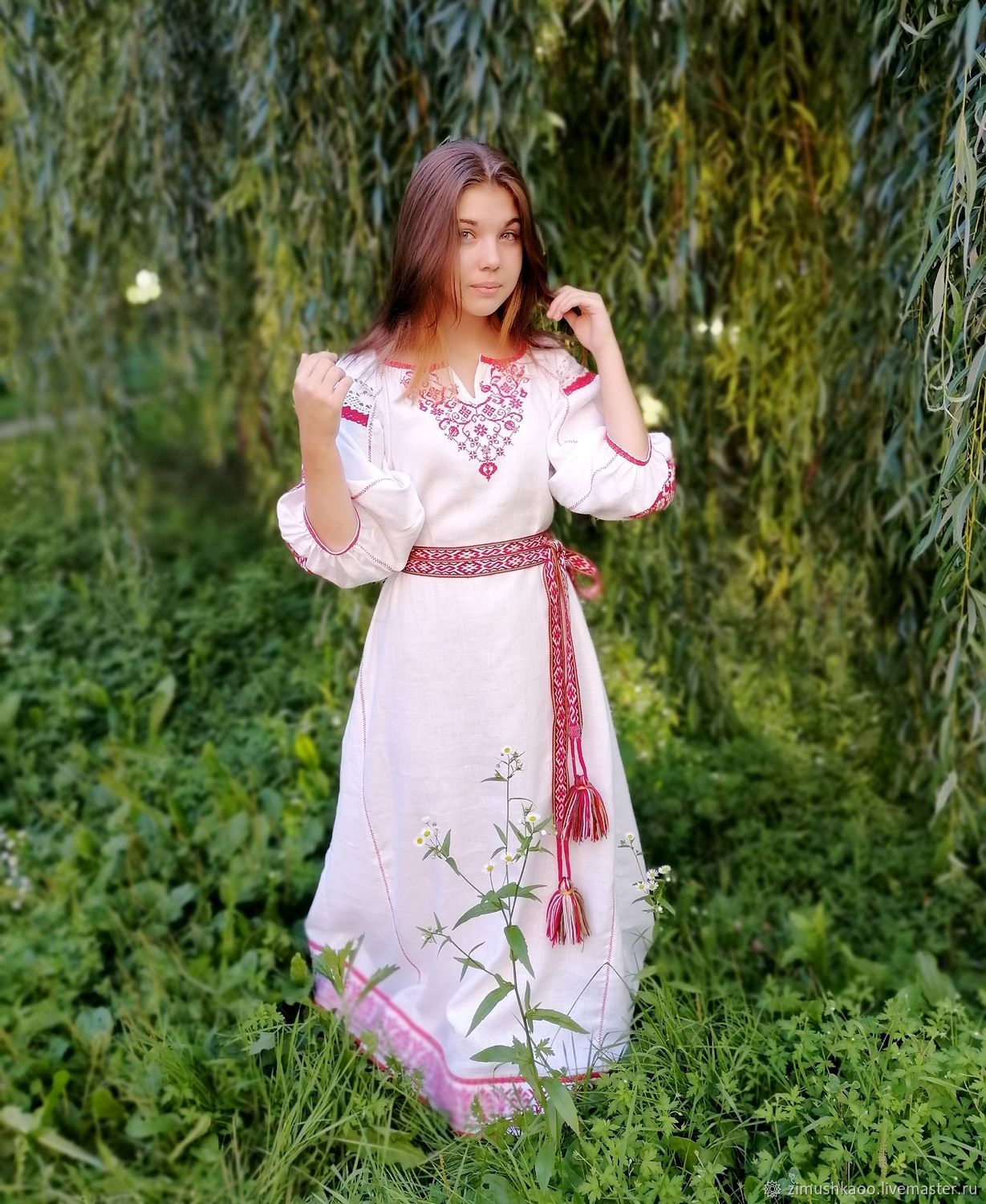 Girl Girls in Slavic costumes in Heuzhou
