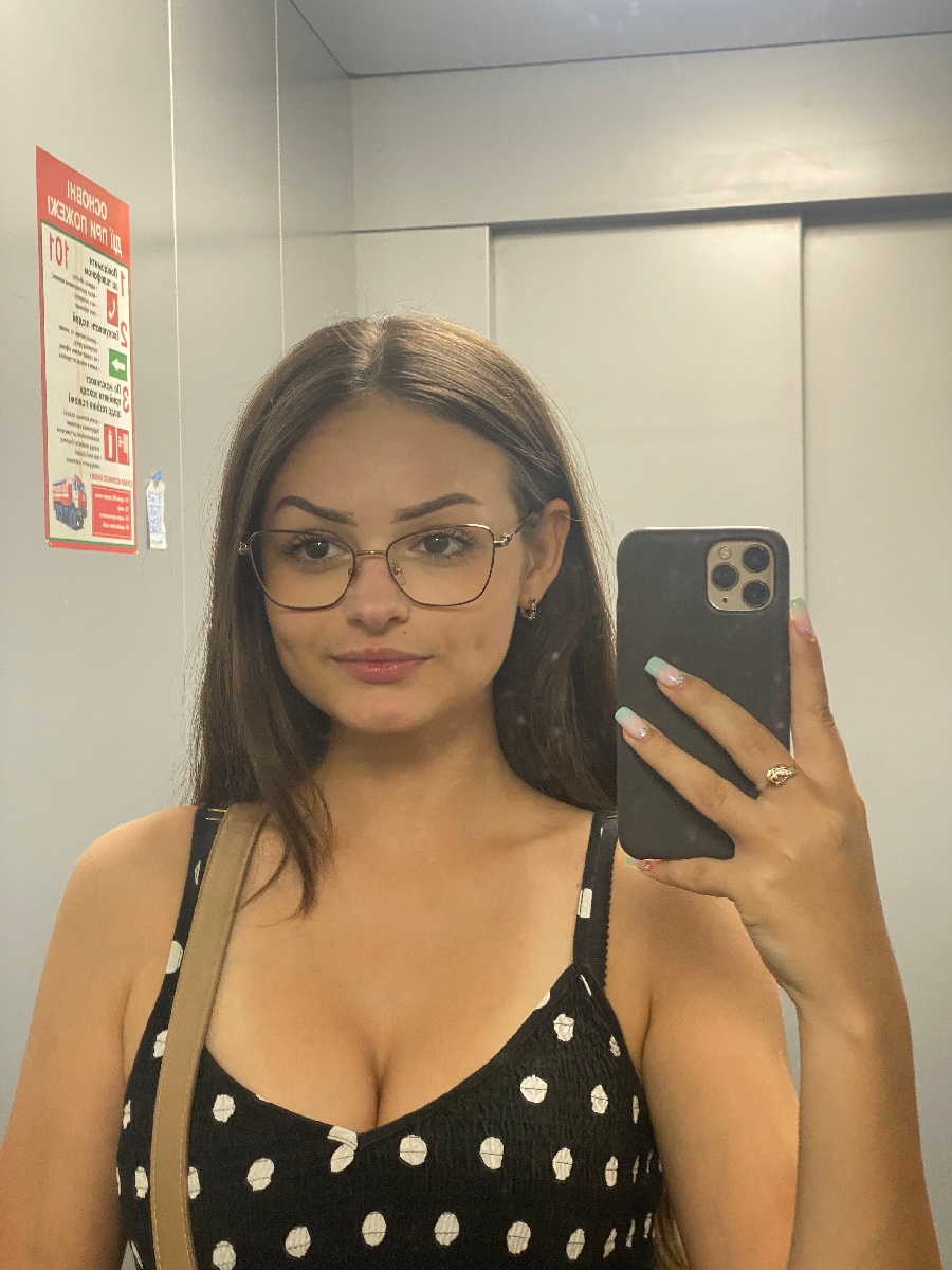 Sexy model Stacy in Heuzhou